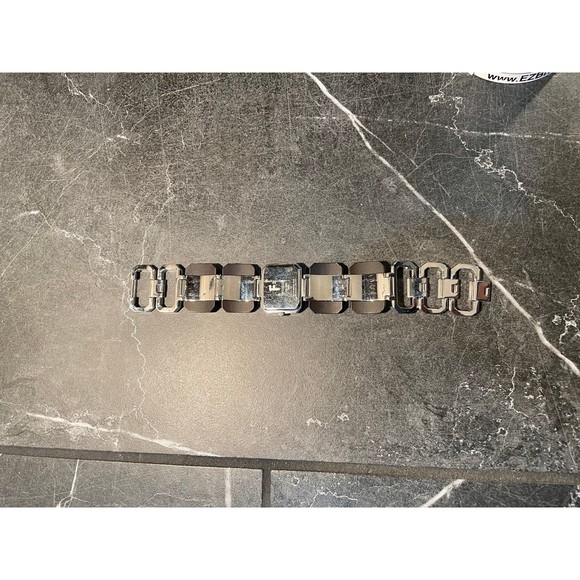 Ladies Black and Silver Fossil Dress Watch - New Battery - Picture 4 of 5